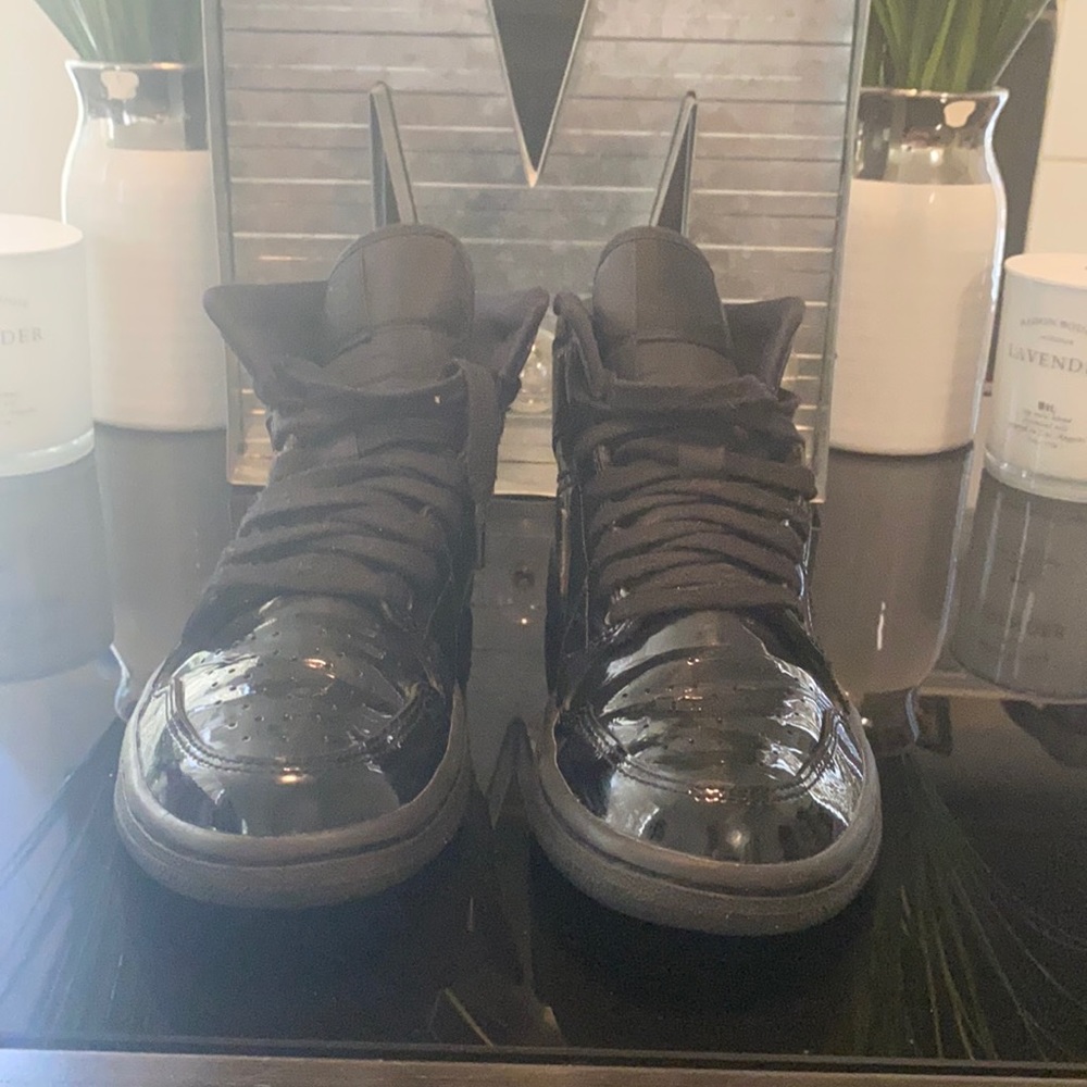 Wmns Air Jordan 1 Mid Patent SE 'Triple Black'